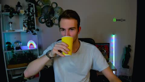 astren online show from April 1, 7:11 pm