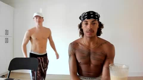 augiexrated online show from December 19, 8:28 pm