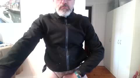 aussiemaninmelbourne online show from May 7, 1:49 am