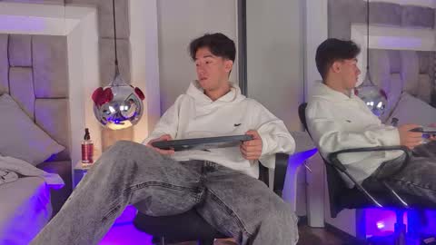 austinreeds online show from March 28, 1:11 pm