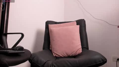 axel davis  online show from November 10, 7:46 am