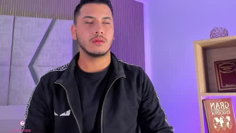 axel_grey_ online show from April 6, 12:50 pm