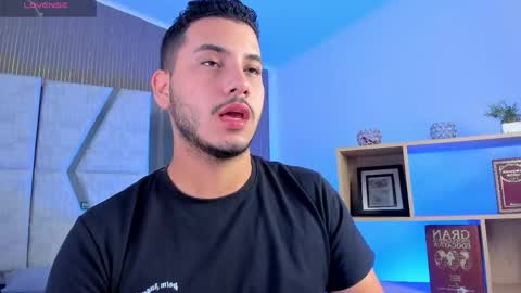 axel_grey_ online show from April 14, 1:11 pm