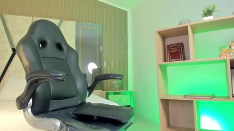 axel_grey_ online show from March 25, 1:04 pm