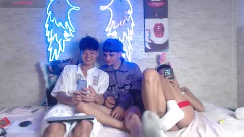 axel_milo_and_kairo online show from November 27, 2:15 am