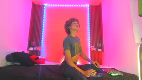 axelfox_ online show from February 25, 1:41 am