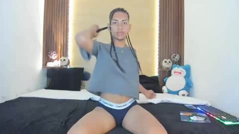 axelfox_ online show from February 18, 12:15 am