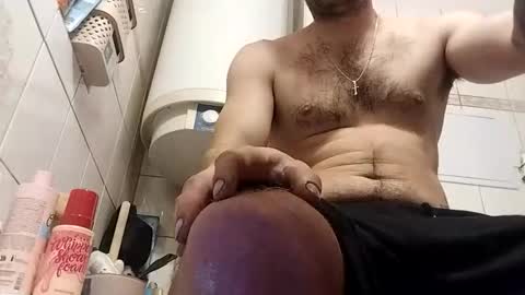 bananek online show from November 9, 9:30 pm