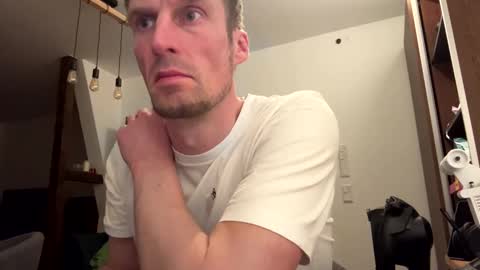 Snapshot of basst23 chatting on February 11, 11:33 pm basst23 online show from February 11, 11:33 pm