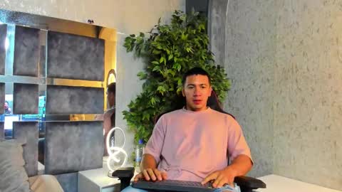 Bastian Independent Model online show from November 25, 6:32 pm