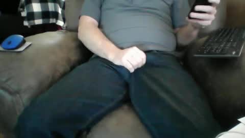 Snapshot of beachguy38 chatting on December 23, 5:43 pm beachguy38 online show from December 23, 5:43 pm