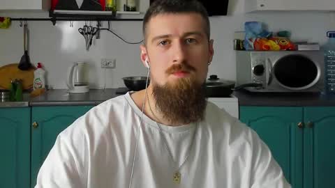 Snapshot of bearded_legend chatting on December 20, 7:17 pm Zeus online show from December 20, 7:17 pm