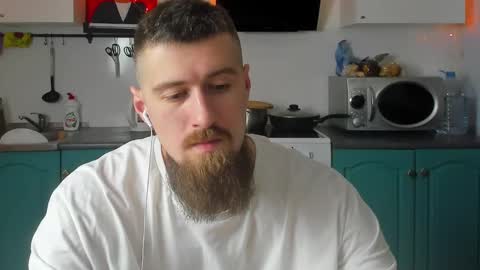 Snapshot of bearded_legend chatting on December 8, 7:32 pm Zeus online show from December 8, 7:32 pm