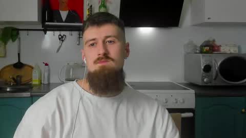 Snapshot of bearded_legend chatting on January 18, 8:51 pm Zeus online show from January 18, 8:51 pm
