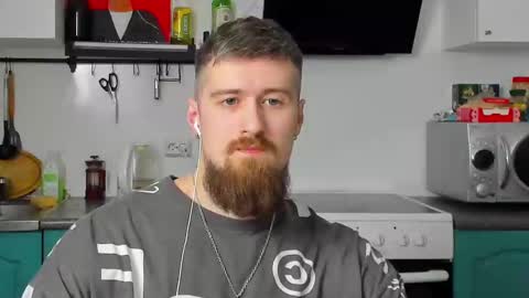 Snapshot of bearded_legend chatting on February 22, 8:48 pm Zeus online show from February 22, 8:48 pm