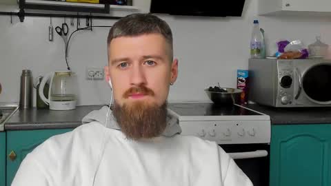 Snapshot of bearded_legend chatting on October 10, 9:29 pm Zeus online show from October 10, 9:29 pm