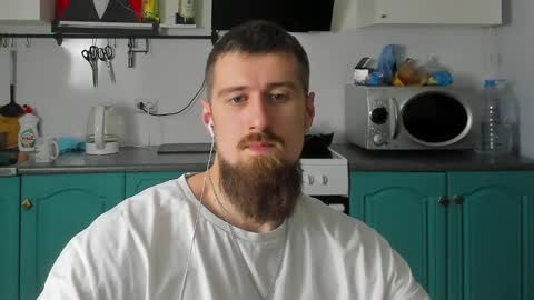 Snapshot of bearded_legend chatting on December 3, 9:34 pm Zeus online show from December 3, 9:34 pm