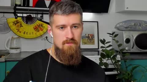 Snapshot of bearded_legend chatting on September 14, 8:33 pm Zeus online show from September 14, 8:33 pm