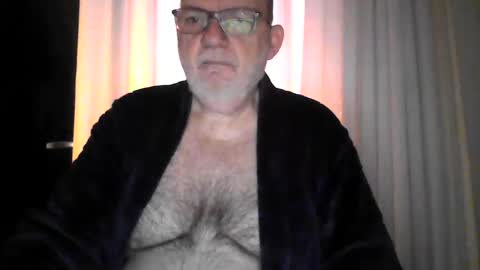 Snapshot of beardman916444 chatting on December 19, 5:29 am Beardman online show from December 19, 5:29 am
