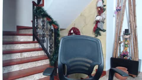 independent model online show from November 30, 10:34 pm