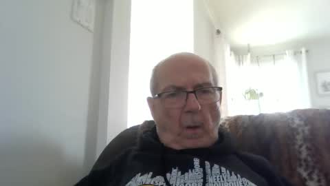 bernard1102 online show from April 21, 2:45 pm