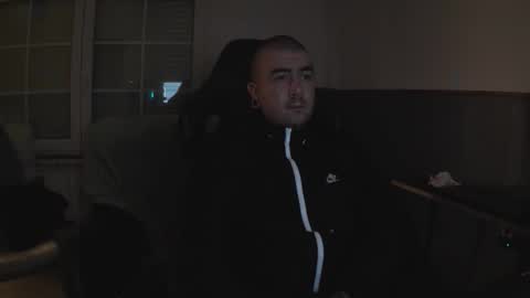 berto3389 online show from December 18, 1:45 am