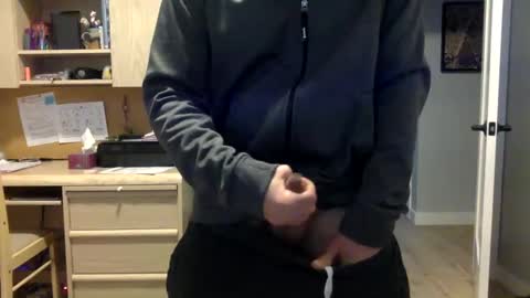 Bigdickshowoff9877 online show from December 3, 6:38 pm