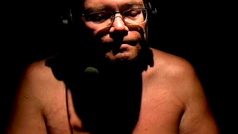 Snapshot of bigfattyone chatting on September 29, 4:33 am WeHo Bull online show from September 29, 4:33 am