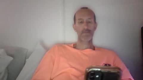 Snapshot of bighugemouthful chatting on October 1, 4:00 pm Chaz online show from October 1, 4:00 pm