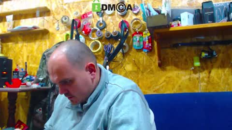 Em J online show from December 7, 5:09 pm