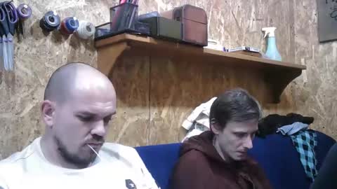 Em J online show from April 8, 9:45 pm