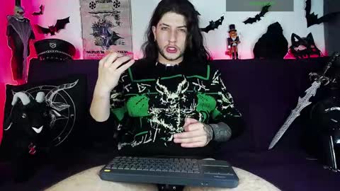 Snapshot of blackwolf_6 chatting on October 23, 9:18 pm Dave online show from October 23, 9:18 pm