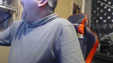 Snapshot of blazingslow chatting on December 31, 7:53 am blazingslow online show from December 31, 7:53 am