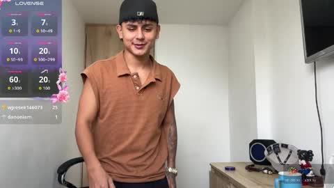 Bob  INDEPENDENT MODEL online show from April 7, 5:24 pm