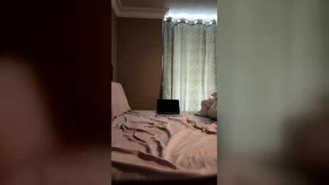 boboutte online show from April 19, 5:01 pm