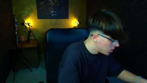 BodhiHayes online show from April 5, 5:04 am