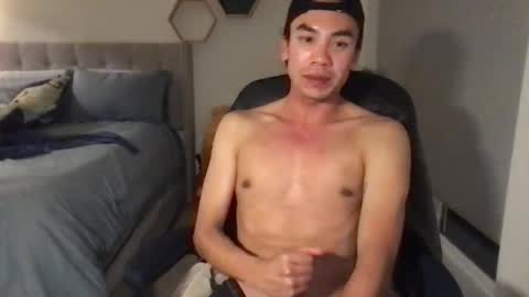 bodynsweatt2  Zach online show from May 3, 4:59 am