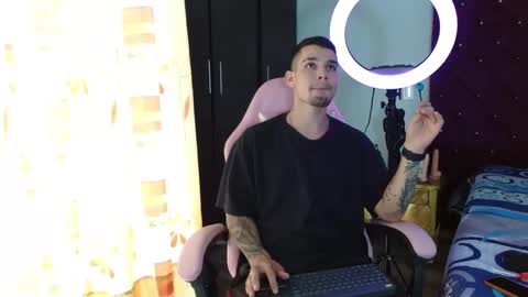 booyhott_ online show from November 4, 6:53 pm