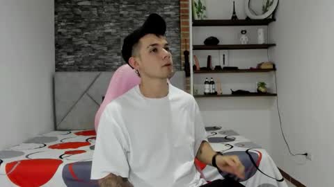 booyhott_ online show from March 2, 7:10 pm