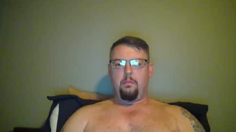 bowtieguy84 online show from April 28, 3:11 am