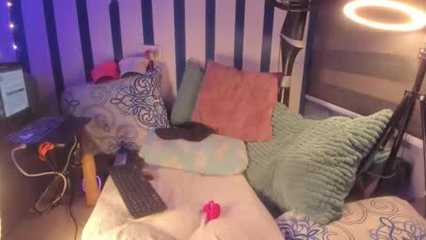 Instagram             twitter BRAN LOPEZ  online show from November 5, 4:36 am