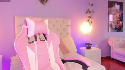   online show from February 19, 12:22 pm