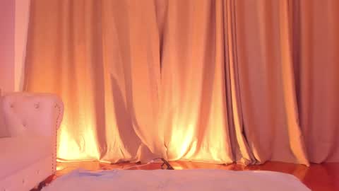   online show from October 3, 9:09 pm