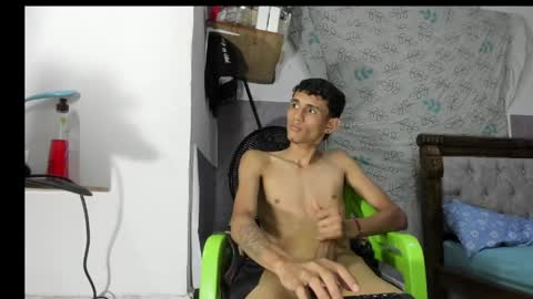 brook_17 online show from April 30, 1:01 am
