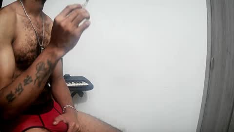 bruce_1111 online show from April 25, 2:36 am