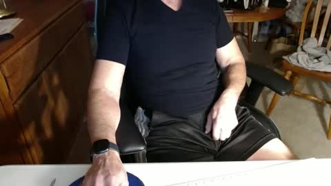 Snapshot of brussells chatting on December 17, 3:28 pm Brussells online show from December 17, 3:28 pm