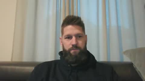 bubblebee1982 online show from January 9, 8:03 am