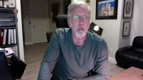 Snapshot of bustinout99 chatting on December 21, 3:58 am afternoon wood online show from December 21, 3:58 am