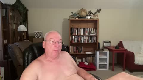 bustyballs100 online show from October 7, 1:15 pm