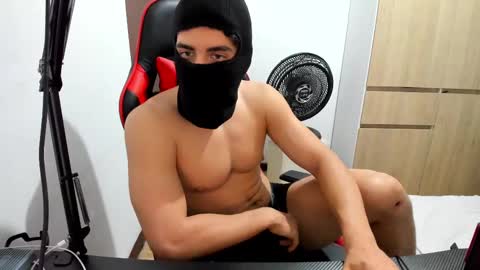 calihotcaliente27 online show from March 1, 1:00 am